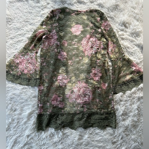 Jolie & Joy | Green and Pink Floral Lace Kimono - Picture 6 of 6